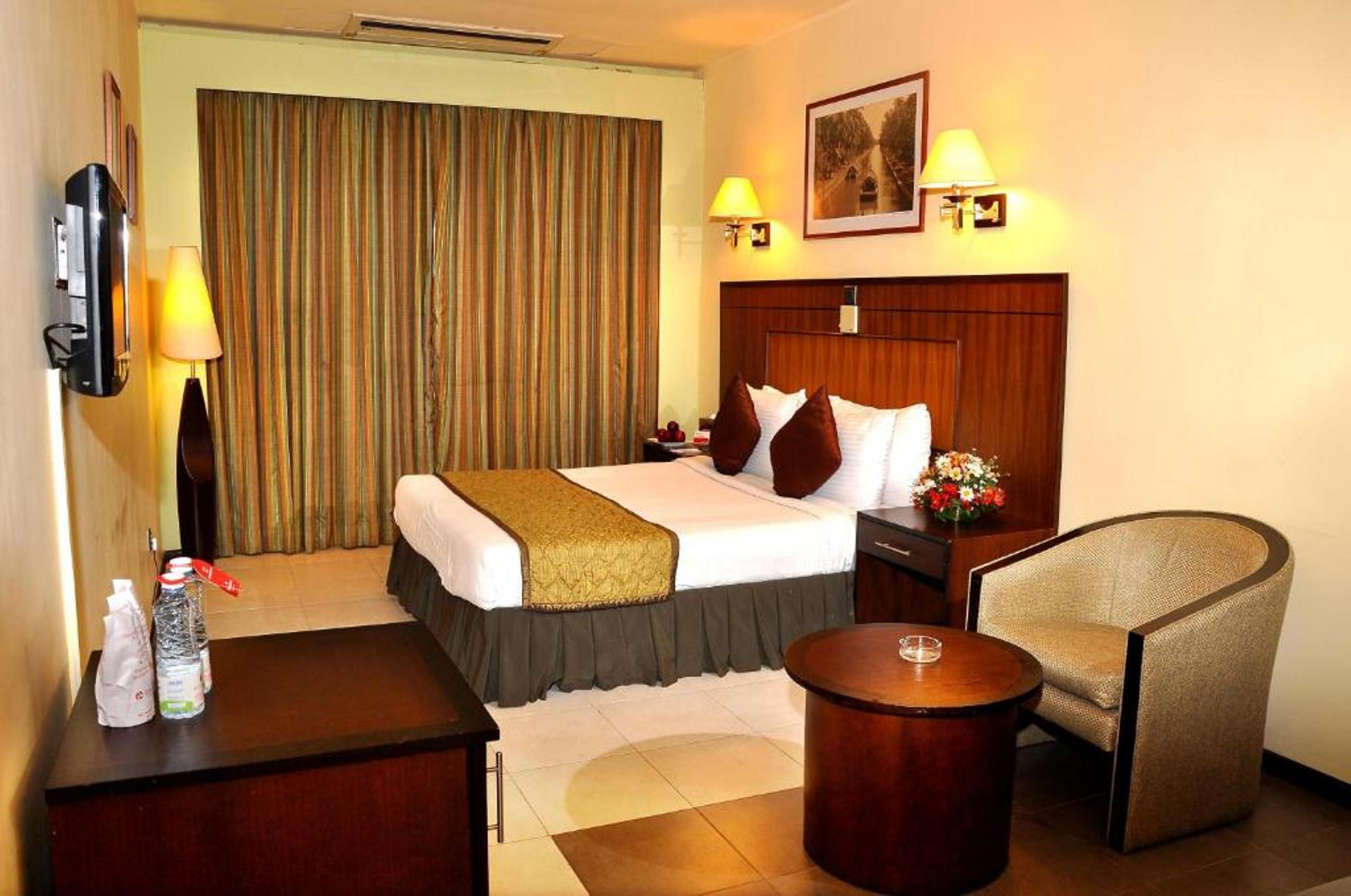 Ramada Katunayake Katunayaka Exterior foto