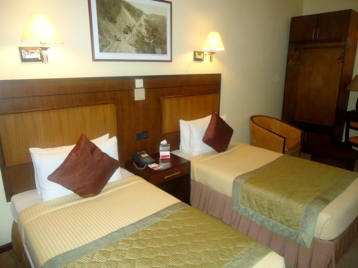 Ramada Katunayake Katunayaka Exterior foto